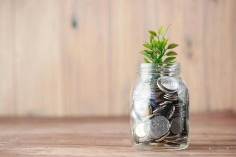 The Budget That Actually Works When Your Paycheck Doesn’t Arrive Monthly